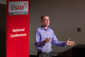 Daryl with his hands out delivering a highly impactful moment of his keynote at the itSMF Australia Annual National Conference 2023.